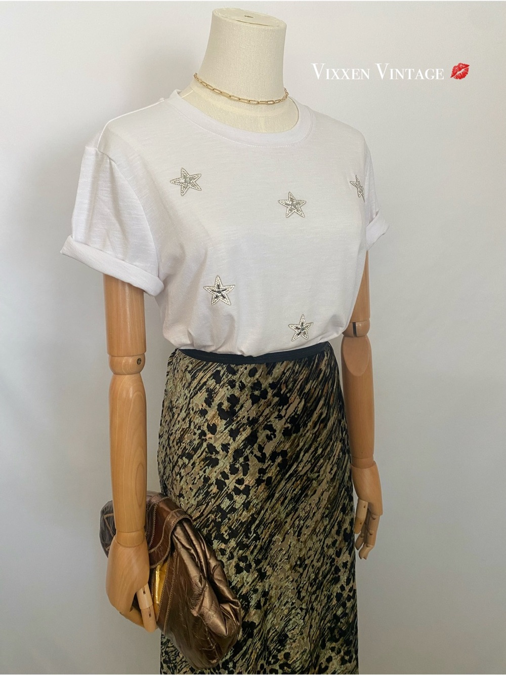 NOTATIONS SILVER-TONE CRYSTAL STAR APPLIQUÉ TEE IN WHITE